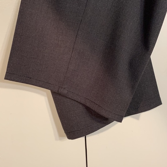 Calvin Klein (38”x32”) - Picture 6 of 16